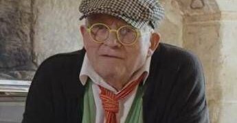 Morto David Hockney, il maestro dell’arte contemporanea aveva 88 anni
