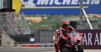 MotoGp, Marquez domina gara sprint in Ungheria davanti ad Acosta e Bezzecchi