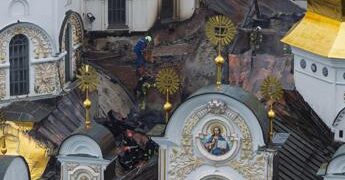 Ondata di raid russi sull’Ucraina, 9 morti e gravi danni a monastero patrimonio Unesco