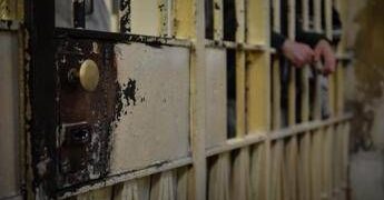 Pakistan, violentarono turista davanti ai figli: due uomini condannati a morte