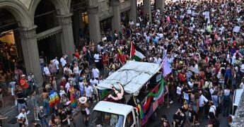 Pride Bologna, media Tel Aviv: “Israeliani spintonati, anche donna incinta”