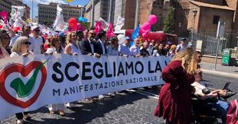 Pro vita, organizzatori corteo Roma: “Siamo 20 mila, stop ddl suicidio assistito e più fondi per diritto a non abortire”
