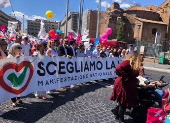 Pro vita, organizzatori corteo Roma: “Siamo 20 mila, stop ddl suicidio assistito e più fondi per diritto a non abortire”