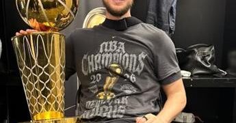 Riccardo Fois campione Nba con i Knicks: “Un successo storico, ora sogno il Mondiale con l’Italia”