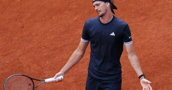 Roland Garros, Zverev litiga con l’arbitro: cos’è successo contro Mensik