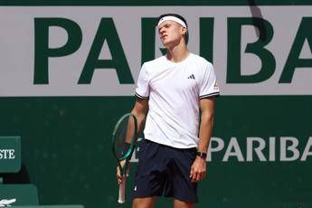 Roland Garros, piove su Parigi e Mensik viene ‘cacciato’ da allenamento