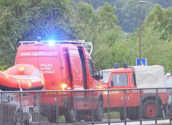 Scontro frontale, auto cade nel lago di Como: morto un uomo, grave una donna