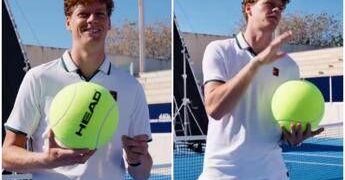 Sinner ‘spoilera’ kit per Wimbledon e svela chi vincerà i Mondiali