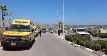 Sparatorie in Israele, un morto e diversi feriti in sospetto attacco terroristico