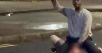Tenta di decapitare un uomo in strada, choc a Belfast