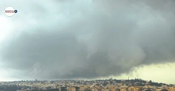 Tromba d’aria a Roma, alberi e rami caduti ma nessun ferito – il video del vortice