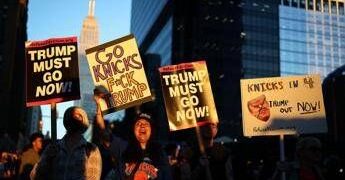 Trump fischiato al Madison Square Garden, i Knicks perdono la gara 3