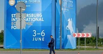 Ucraina-Russia, attacco di droni su San Pietroburgo. Trump: “Zelensky e Putin risolvano da soli”