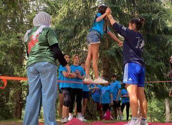 Un campo estivo giovanile senza smartphone, gli organizzatori: “All’inizio una tragedia poi se ne dimenticano”