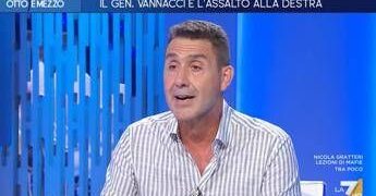 Vannacci promosso in tv da Gruber, Bocchino: “Efficace nella fossa dei leoni”. Per Telese “ha bucato lo schermo”