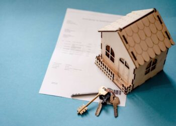 Casa di proprietà e lavoro stabile: cosa valutano le famiglie italiane