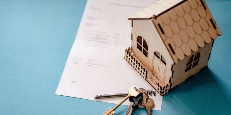 Casa di proprietà e lavoro stabile: cosa valutano le famiglie italiane