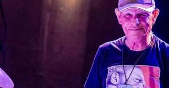 Addio a Gianni Cazzola, il batterista muore a 88 anni mentre suona sul palco