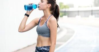 Alimentazione, overdose di proteine bocciata dalla scienza: ‘ridurle allunga la vita’