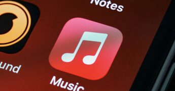 Attacco hacker su YouTube e Apple Music, colpite decine di artisti