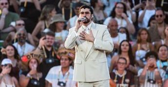 Bad Bunny, la promessa all’Italia dopo il concerto annullato: “Tornerò a Milano”