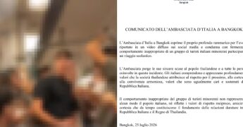 Bangkok, studenti italiani e il caos in metro: il video virale e le scuse dell’ambasciata