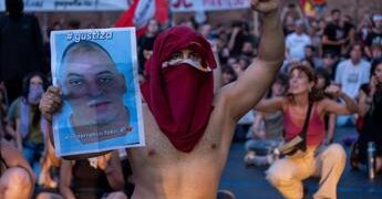 Caso Fakir, dalla morte alla guerriglia a Bologna. Nordio: “Qui nessun modello Ice”