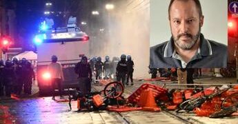 Caso Fakir, poliziotto ferito: “E’ stata guerriglia urbana, piazze sempre più violente contro le forze dell’ordine”