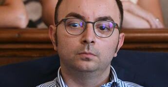Caso Roggero, capogruppo Pd di Piacenza lo difende Roggero e rischia il posto: pronto a seguire indicazioni partito