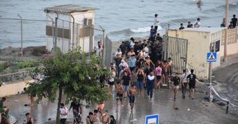 Ceuta, crisi migratoria o guerra ibrida? Tutte le domande (e le contraddizioni) aperte