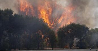 Francia e Spagna in ginocchio per gli incendi, Macron schiera l’esercito