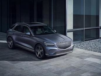 Genesis GV70, il SUV elettrico premium punta su spazio e tecnologia