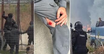Guerriglia No Tav, assalto al cantiere: 60 agenti feriti. Meloni: “Violenza non piegherà lo Stato”