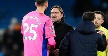 Il portiere finge infortunio? La squadra resta in 10 per 1 minuto, la nuova regola inglese