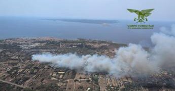 Incendio in Sardegna, evacuate suore e famiglia a San Gregorio