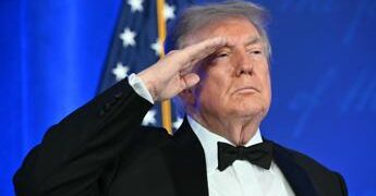 Iran-Usa, Trump ferma gli attacchi: chance per dialogo con Teheran