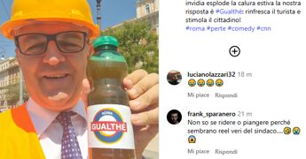L’azzurro Baldelli e la parodia di Gualtieri: “Quando in piazza esplode calura bevete tè Gualthè…”