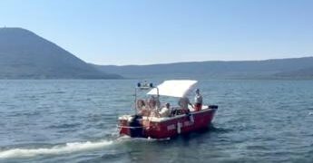 Marito Roccella disperso, ricerche senza sosta nel lago di Vico: operazioni difficili per il fondale pieno di alghe