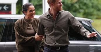 Meghan e Harry, la visita alla tomba di Lady Diana con i figli Lilibet e Archie