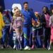 Mondiali, critiche su Madonna: “È in playback”. E Brad Pitt tifa Argentina