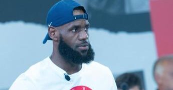 Nba, LeBron James firma con Philadelphia: “E’ l’ultimo viaggio”
