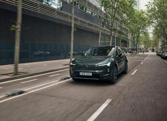 Nuova Volvo EX60: al via le prime consegne del SUV elettrico da 810 km