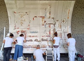 Pompei restituisce il soffitto dionisiaco di una sala da banchetto della Regio IX