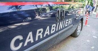 Rimprovera bambina per un calcio alla sua auto: picchiata dai genitori