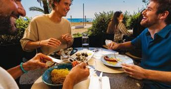 Ristorazione e vacanze: le piattaforme digitali guidano le scelte degli italiani