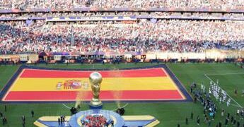 Rodri alza la coppa, Argentina si volta di spalle. In Spagna: “È una vergogna”