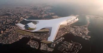 Salotti, design ‘a razza’ e niente finestrini: nel 2030 arriva aereo del futuro