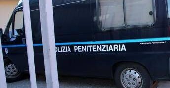 Sanremo, droga e telefonini in carcere: 100 indagati