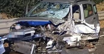 Scontro tra auto, muore 22enne: tragedia nella notte nel Catanzarese