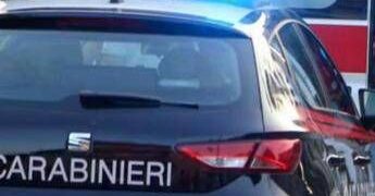 Si getta in auto con la moglie nel porto di Cattolica durante una lite, coppia salvata dai passanti